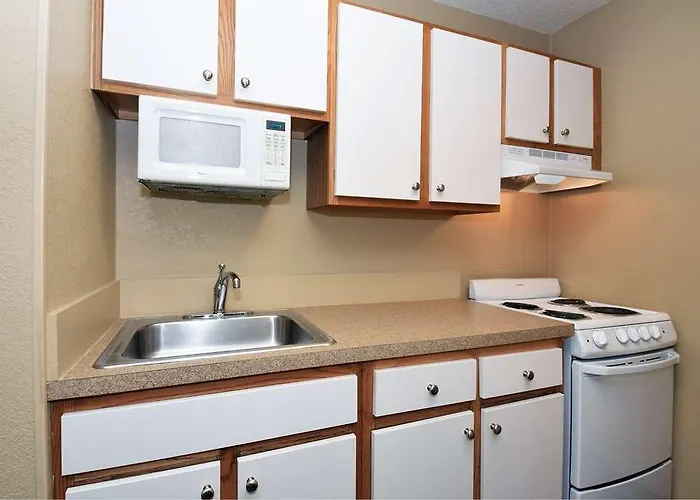 Suburban East Hotel 2*