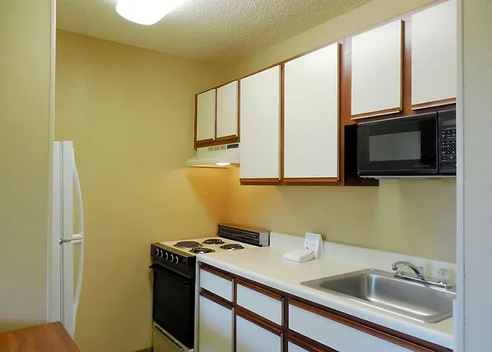 Suburban East Hotel 2*
