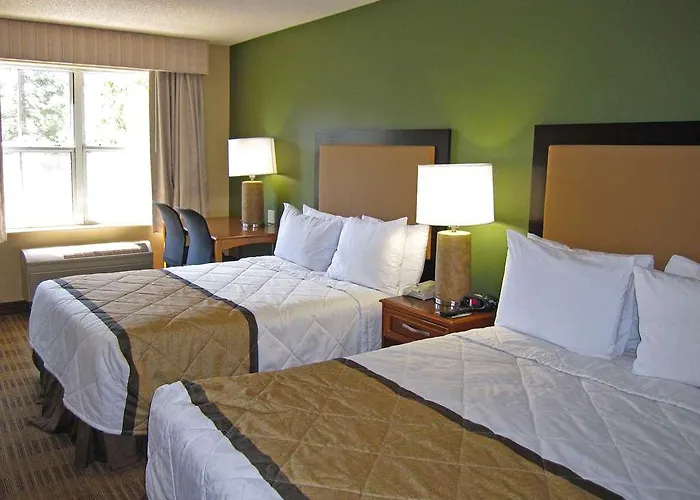 Suburban East Hotel 2*