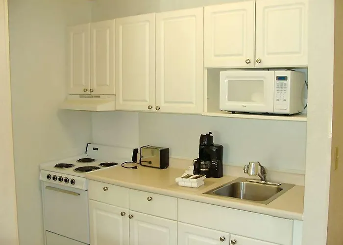 Suburban East Hotel 2*