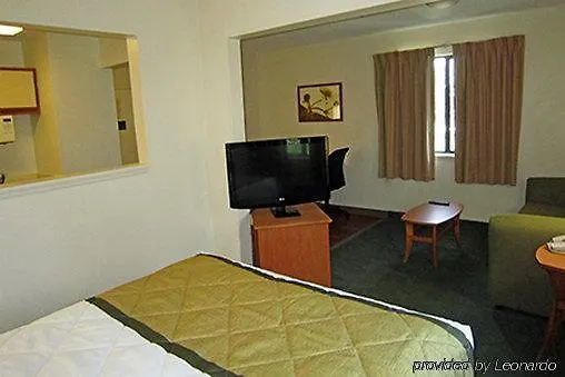 Suburban East Hotel 2*